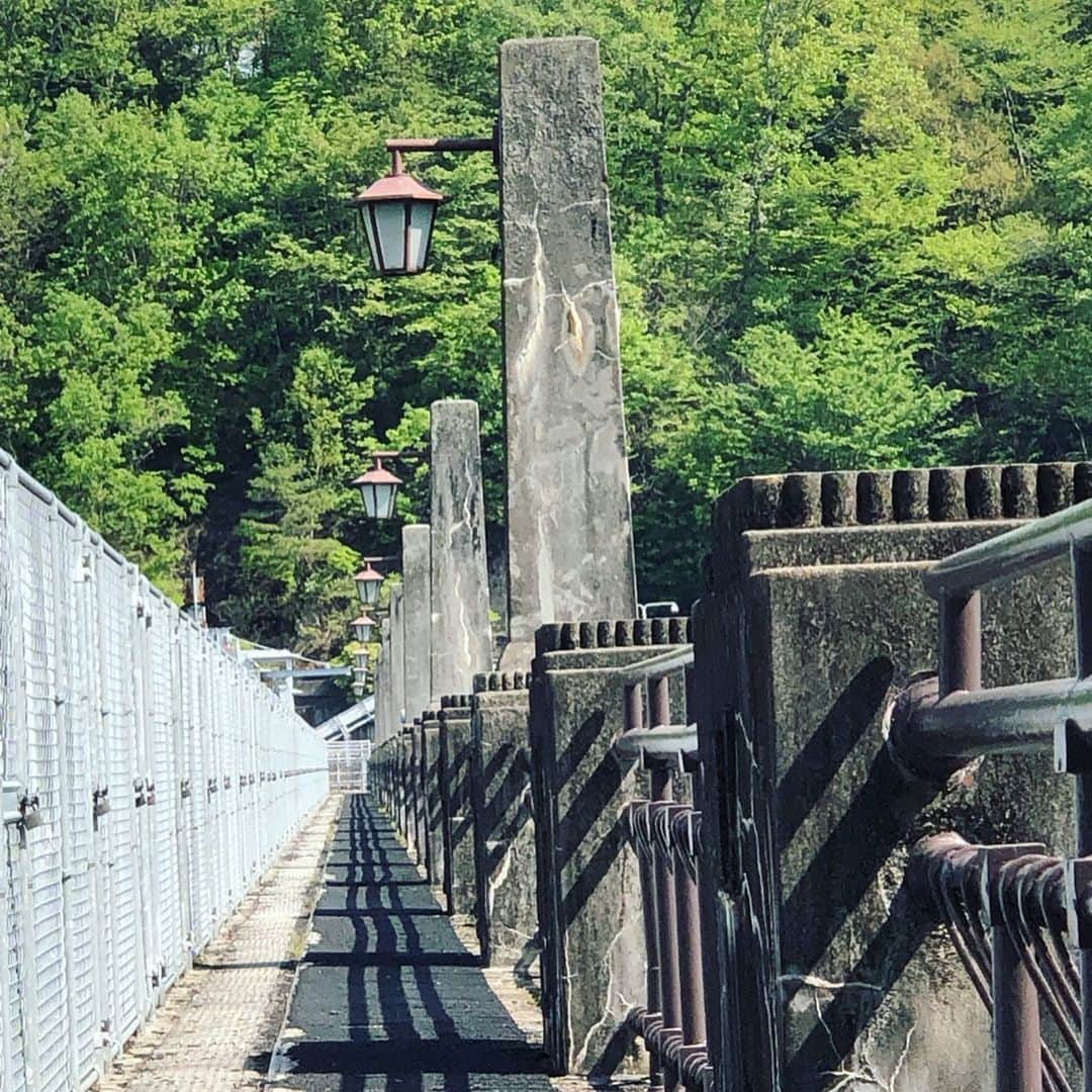 今村涼子さんのインスタグラム写真 - (今村涼子Instagram)「#大井ダム 水門が21門も！ できてから90年以上経つ風格、レトロさが素敵でした。 #ダム好き#ダムガール#ダム旅 #大正ロマン#はいからさん」5月16日 21時42分 - ryoko.imamu