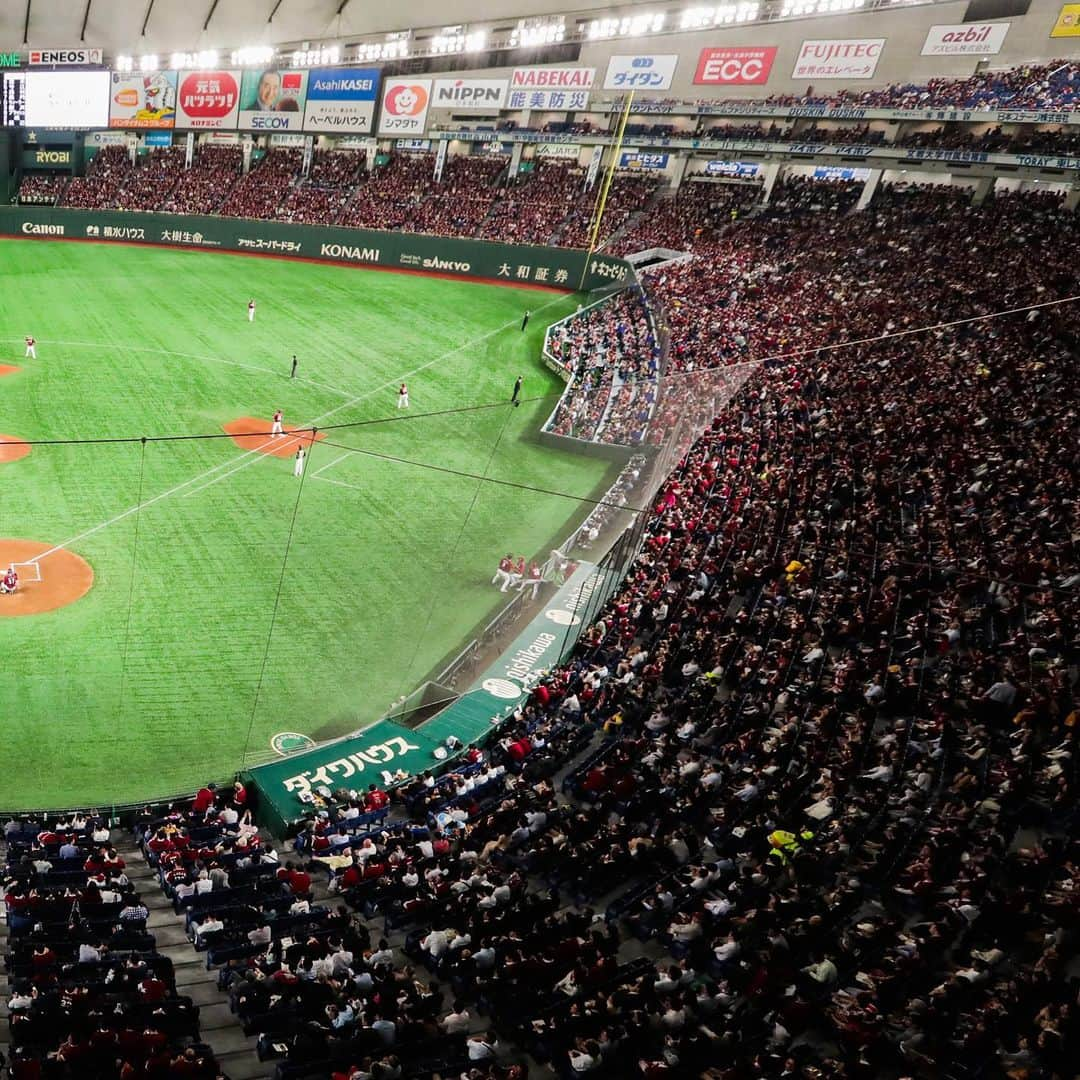 東北楽天ゴールデンイーグルスさんのインスタグラム写真 - (東北楽天ゴールデンイーグルスInstagram)「⚾️ ⚾️E 0-2 F⚾️ 年に1度の東京ドーム主催試合は終盤に失点し完封負け。 辛島選手が6回まで無失点のナイスピッチング👍🏼 42,256人のご来場ありがとうございました‼️ #rakuteneagles #RESTART #日本一の東北へ #辛島航」5月16日 21時42分 - rakuten_eagles