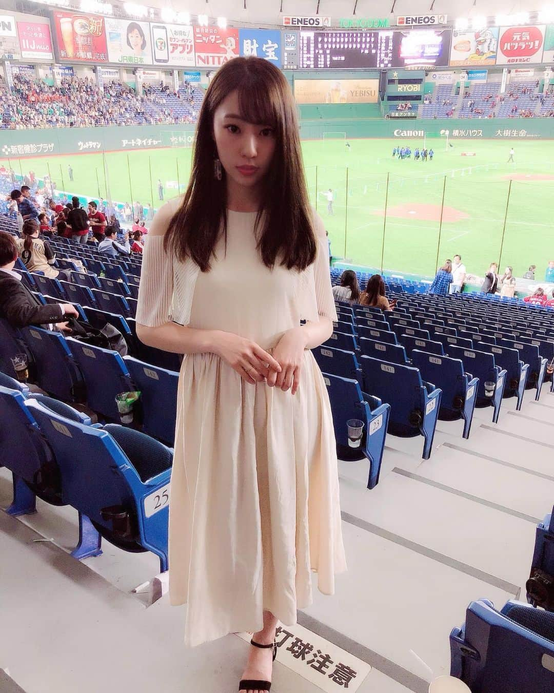 藤江れいなさんのインスタグラム写真 - (藤江れいなInstagram)「東京ドーム行ってきました⚾️😊 #２２時の嫁  #私服 #ootd #fashion #コーディネート #lovefighters #飛び出せ新時代 #ワンピース #LAYMEE #ピアス #LAYMEE #サンダル #RANDA」5月16日 21時43分 - 01nyan0201