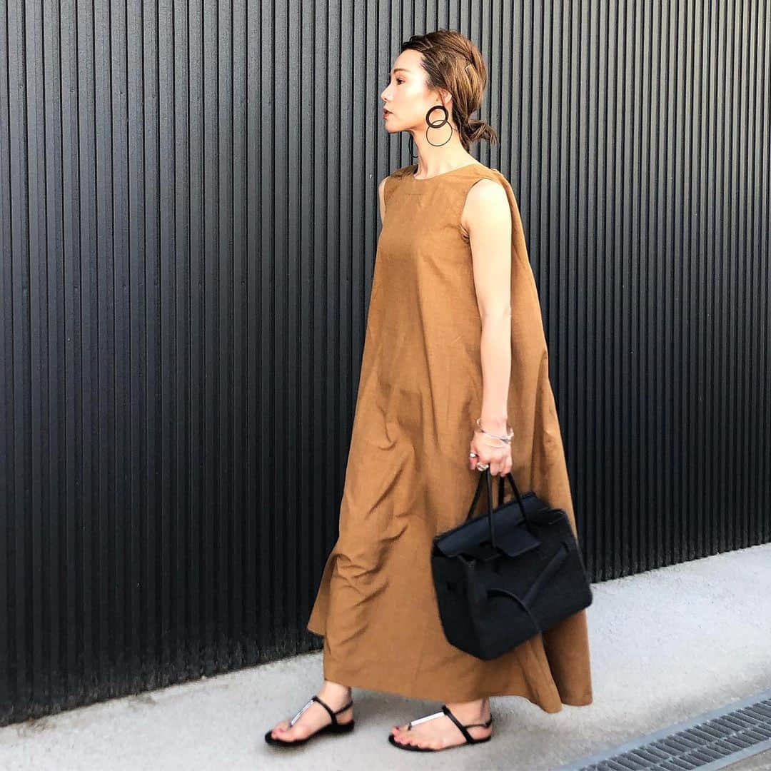 のインスタグラム：「5月16日(木) . . はるちん @__chin86chan__ のIG見て京都に行こうと決めた😂 . 銭湯をリノベーションしたcafeは絶対行きたい😍 . はるちんいつもストーキングしてごめんなさいね😂💓 . @titivatejp の#バックリボンロングワンピース 👗 . グリーンがかわいすぎたからブラウンもGET🥰 うん❤️やっぱかわいい😍💓 . . #kaumo_fashion #locari #ponte_fashion #ootd_kob #r_fashion #mineby3mootd #バックリボン #リネンワンピース #titivate #ティティベイト #titivatestyle #titivateコーデ #おちびコーデ #おちびの輪 #プチプラコーデ #アラフォーコーデ #155cmコーデ #シンプルコーデ #大人カジュアル #オトナカジュアル #ajinco #ワンピースコーデ #ブラウンコーデ #ロングワンピース #freaksstore #カゴバッグ」