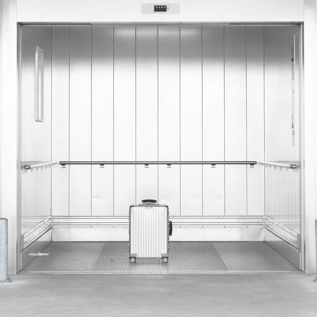 リモワさんのインスタグラム写真 - (リモワInstagram)「The elevated details of the RIMOWA Classic Cabin.  #rimowa #rimowaclassic」5月16日 22時00分 - rimowa