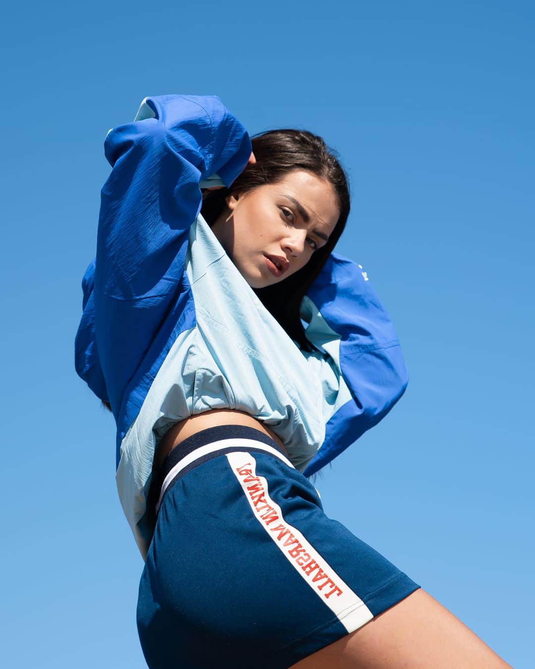 フランクリン&マーシャルのインスタグラム：「Summer suits you.  #franklinandmarshall #fashion #fashionforwoman #outfit #outfitforwoman #ss19 #newseason #newcollection #summer #highsummer #style #cool #colour #attitude #details #mood #blue #sportystyle #fandm #simplicity #jacket」
