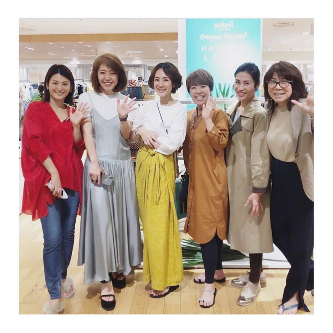 土井地恵理子さんのインスタグラム写真 - (土井地恵理子Instagram)「・ 銀座三越のpopup みんなの可愛いが詰まって 楽しい❤︎ ・ 真剣にモノづくりをしてる リスペクトする仲間の皆様とのお仕事 幸せです😝 ・ ・ ワクワク楽しい空間になってます❤︎ 明日もお待ちしています🙌🏻 ・ ・ @soleilbypuputier  @beyondthereef_official  @havefun.vtg  @lilys_brand ・ ・ #havefunvtg #銀座三越 #popup #bag #銀座 #ginza #summer #beach #カゴバッグ #アクセサリー #サンダル #ビーチサンダル #何故か妹が混じってるww」5月16日 22時02分 - ericodoiji