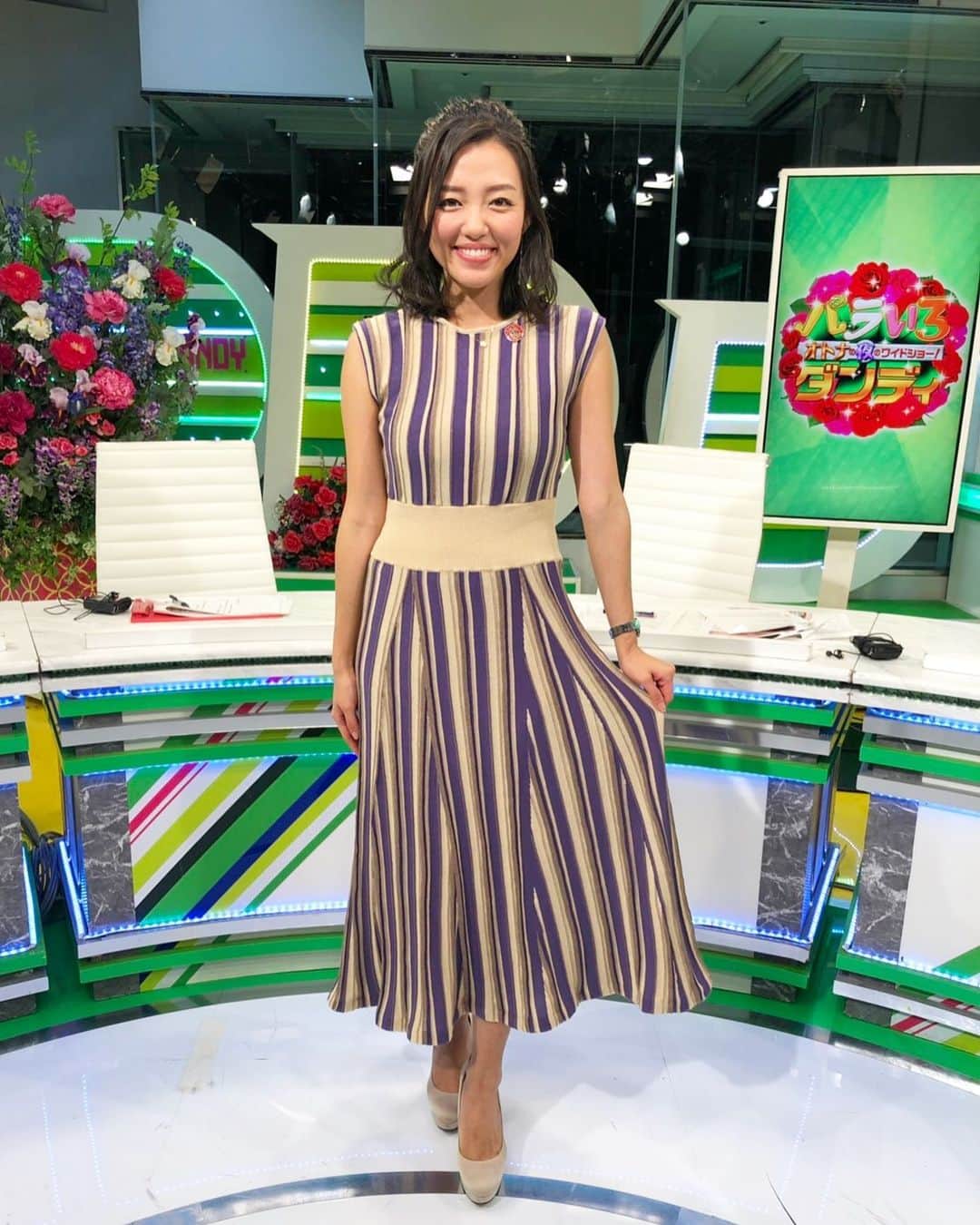 阿部優貴子のインスタグラム：「今週もバラダン、週4日の生放送おわりました🌹✌️ いつも、みなさんが何を言い出すか分からないヒヤヒヤ感がなんとも楽しい番組😂💕曜日によって全然雰囲気が違うのでぜひ全曜日みていただきたいです！ 関東以外の方はMキャスアプリでぜひごらんください😆  #バラいろダンディ #tokyomx #生放送」