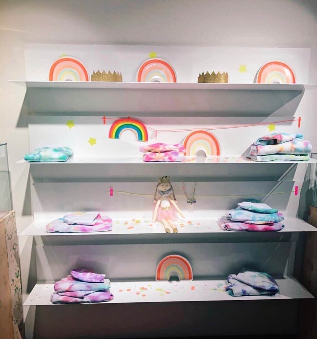 ダニジョーのインスタグラム：「Forever young 💫 #tbt to the time we transformed our showroom into a tie dye wonderland for Marguax’s birthday party!• Tap to shop our kid’s tie dye hoodie 🌈」