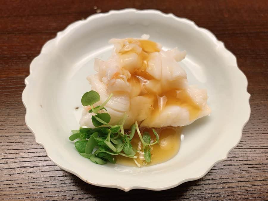 大橋夏菜さんのインスタグラム写真 - (大橋夏菜Instagram)「木山 京都  白湯から始まり、 目の前で鰹節を削ったものを食べ比べ、そのお出汁で作ったお椀を出していただけるという、 なんとも贅沢な時間でした。  ご飯も4種類から全種類でも好きなだけおかわりできるというので、ついつい食べ過ぎちゃいます。  お出汁が本当に美味しく体にしみわたりました。 ごちそうさまでした。  #木山 #京都」5月16日 22時18分 - kana817_ohashi