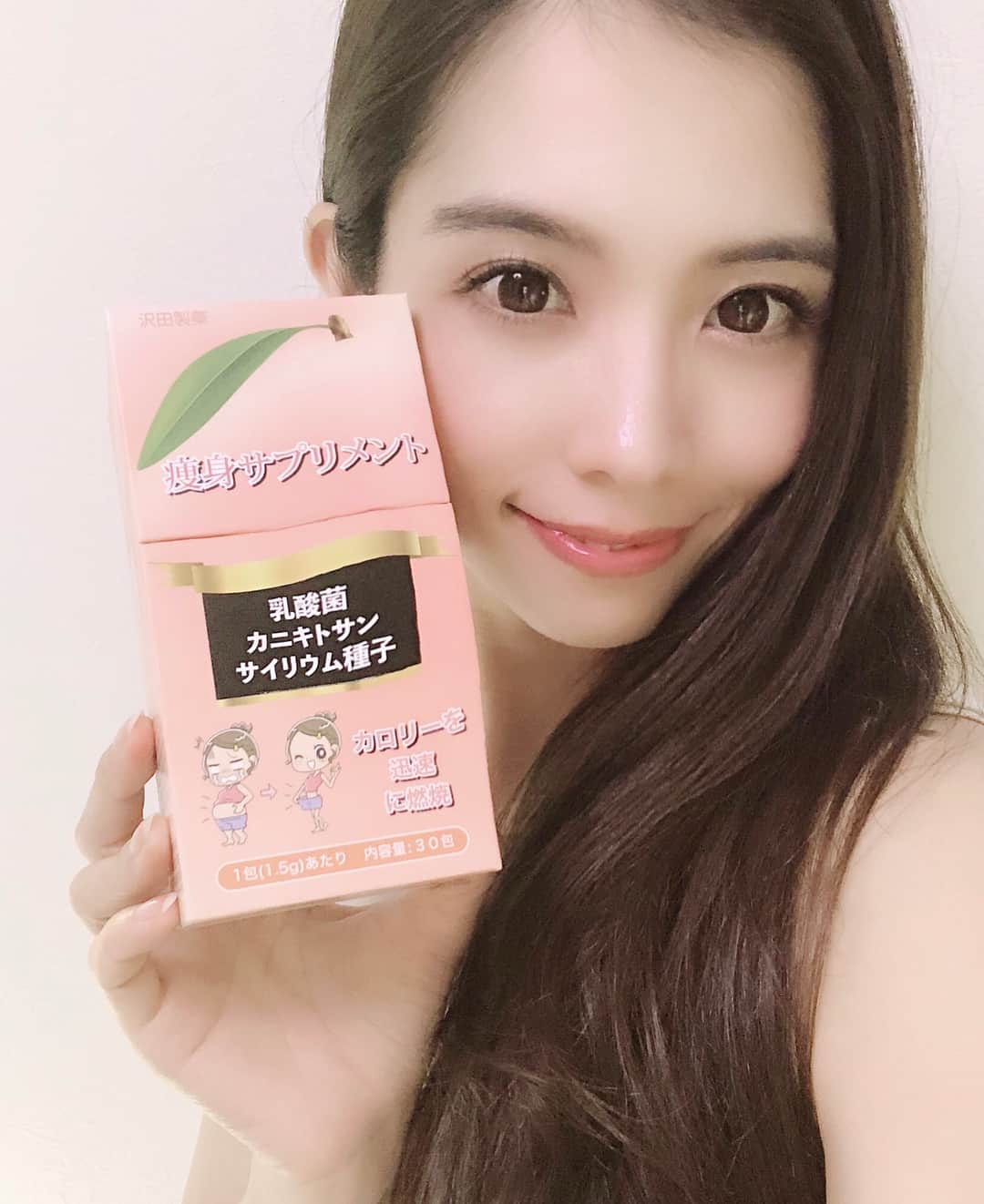 浦田麻緖さんのインスタグラム写真 - (浦田麻緖Instagram)「香港で発売される沢田製薬さんのアンバサダーに任命されました❗️気になっていたキトサンです✨ちょっとカロリーの高いものを食べるって時にこれを摂取してから食べれば大丈夫🙆‍♀️迅速にカロリー燃焼🔥してくれるんだって❗️味もピーチ味🍑で美味しいょ💖 乳酸菌でお腹の調子も整えてくれるし、免疫力もアップ↑↑↑ 続けてみよう✨  #沢田製薬 #痩身 #サプリメント #脂肪燃焼 #酵素 #キトサン #消化器官の改善 #乳酸菌 #日本製#Fatblockpowder #peachjuice #weightloss #ondiet #slimming #madeinjapan #健康 #happylife  #美味しい #毎日続けてみよう」5月16日 22時32分 - mao.urata