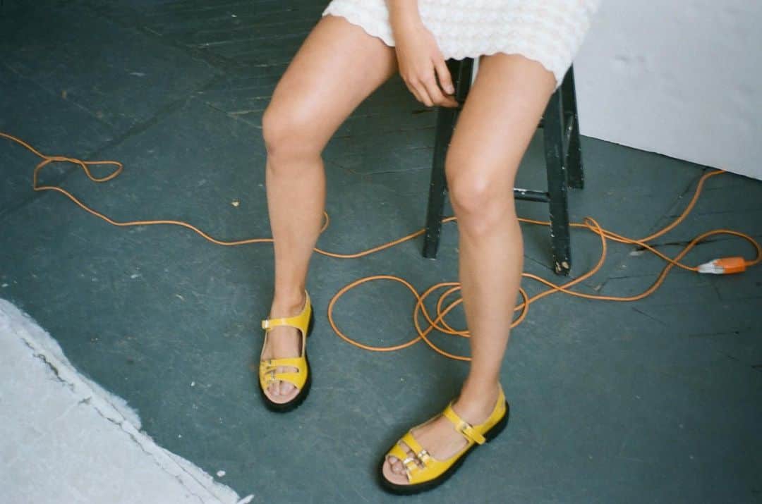 レイチェルコーミーさんのインスタグラム写真 - (レイチェルコーミーInstagram)「A spring-summer essential, the ADAMS sandal in yellow satinado 🌞 #rcss19」5月16日 22時25分 - rachelcomey