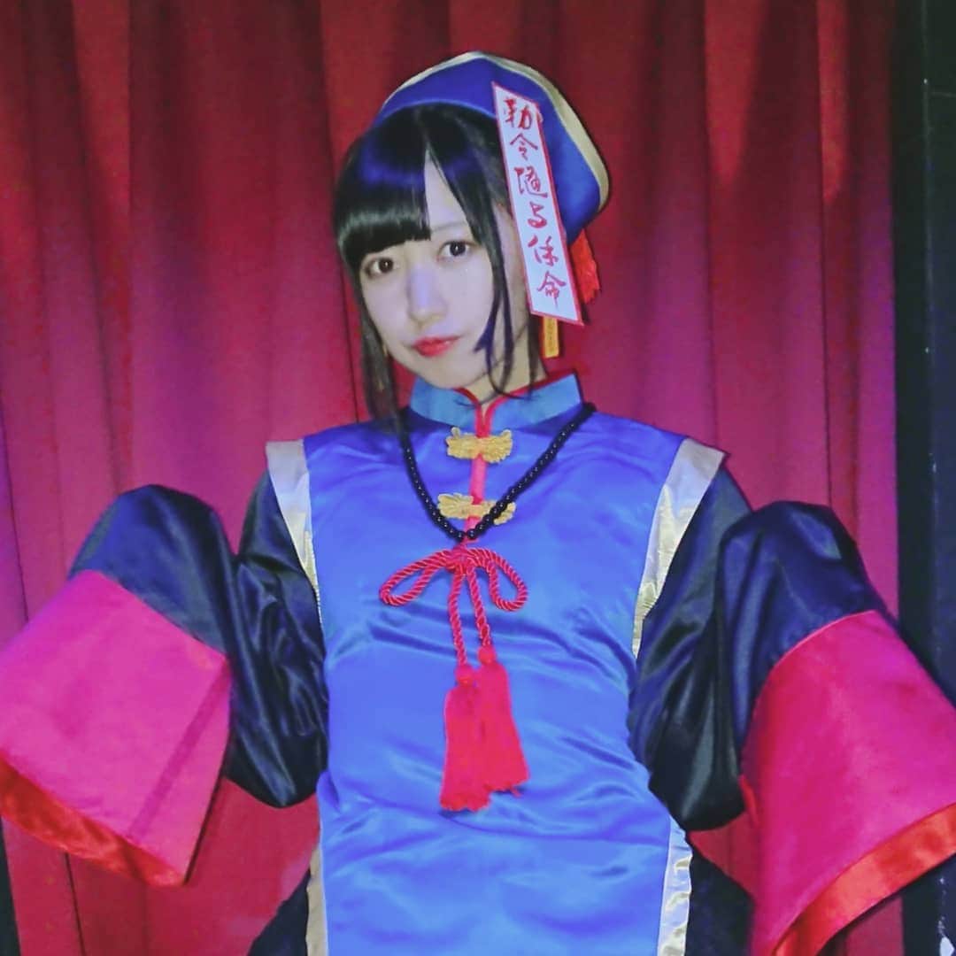 空野青空のインスタグラム：「封印しちゃうの！？🥺💦 . . #キョンシー #コスプレ #ハロウィン #台湾 #ライブ #僵尸 #霊幻道士 #あおにゃん #空野青空 #ふとももフェチ #絶対領域 #ニーソ #ニーハイ #網ニーハイ #網タイツ #封印 #あおねコス #aonyan #脚フェチ #幸薄顔」