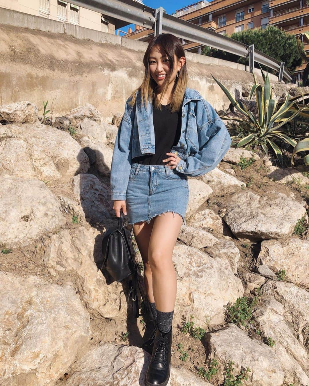 上枝恵美加さんのインスタグラム写真 - (上枝恵美加Instagram)「I'm feeling like jeans . #全然関係ないけど #今使ってる #歯磨き粉 #めっちゃまずい #Monday #japanese #lifeinspain #lifestyle #coordinate #outfits #ootd #fashion #japaneseactress #asianmodel #asiangirl #denim #jeans #スライドしてね」5月16日 22時28分 - emika_kamieda