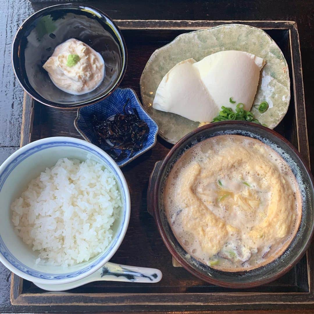 北村優衣さんのインスタグラム写真 - (北村優衣Instagram)「卵料理4枚たまった。🍳 豆腐カツ煮の卵とじ 湯葉の卵とじ アボカドトーストonポーチドエッグ 目玉焼きon北村 単体でも美味しい、料理との相性も抜群の卵って ほんと、無敵なんですか！なんなんですか！ #1日1卵 #いや #それ以上かも ☺︎」5月16日 22時30分 - kitamura_y910