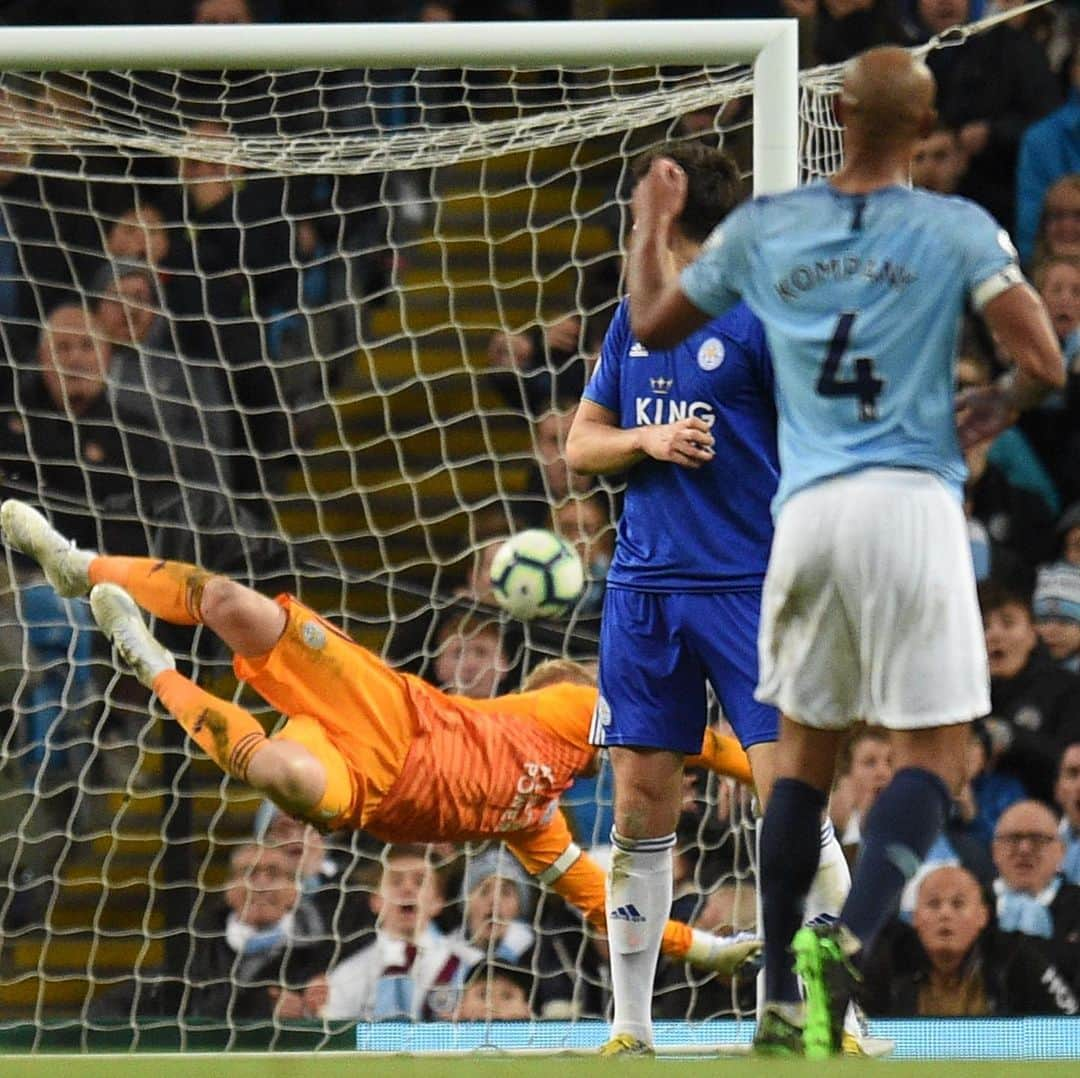 プレミアリーグさんのインスタグラム写真 - (プレミアリーグInstagram)「8️⃣ of the best moments from @mancity’s unforgettable #PL season! What was your favourite? 🤔 . #PremierLeague #throwbackthursday #tbt #mcfc」5月16日 22時35分 - premierleague