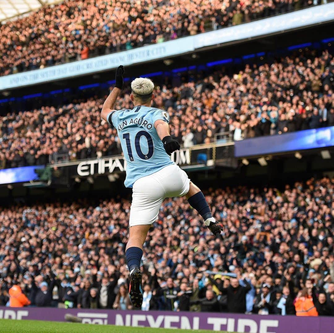 プレミアリーグさんのインスタグラム写真 - (プレミアリーグInstagram)「8️⃣ of the best moments from @mancity’s unforgettable #PL season! What was your favourite? 🤔 . #PremierLeague #throwbackthursday #tbt #mcfc」5月16日 22時35分 - premierleague