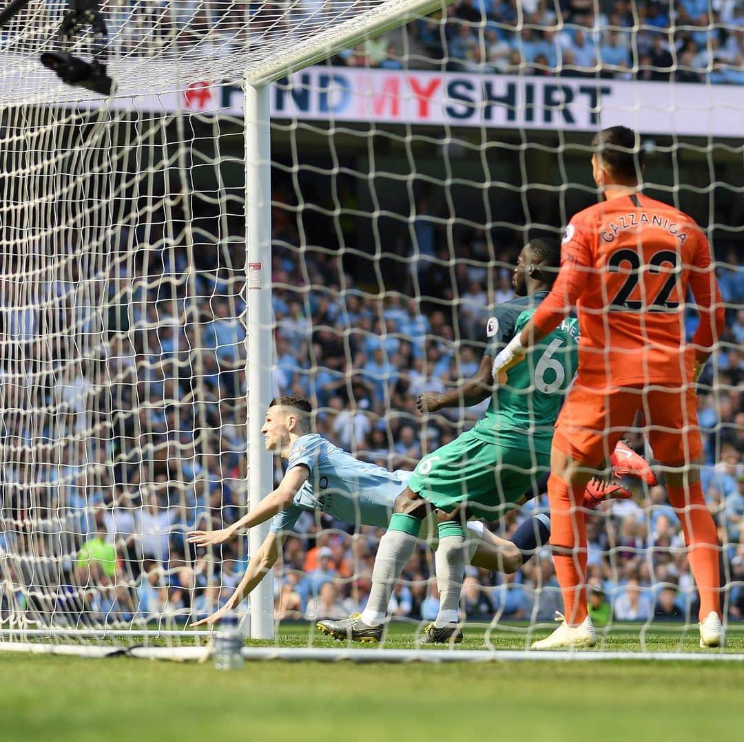 プレミアリーグさんのインスタグラム写真 - (プレミアリーグInstagram)「8️⃣ of the best moments from @mancity’s unforgettable #PL season! What was your favourite? 🤔 . #PremierLeague #throwbackthursday #tbt #mcfc」5月16日 22時35分 - premierleague