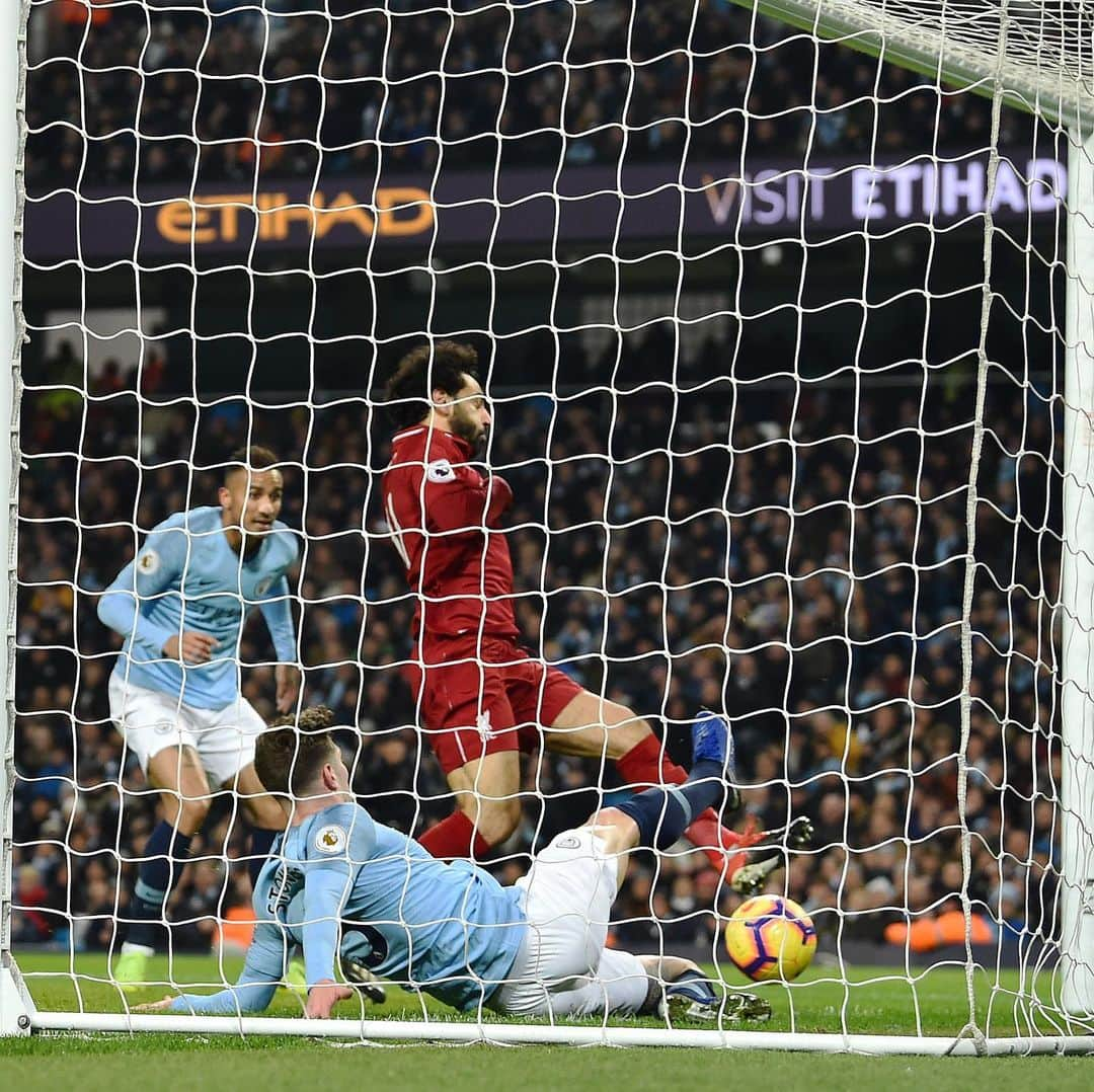 プレミアリーグさんのインスタグラム写真 - (プレミアリーグInstagram)「8️⃣ of the best moments from @mancity’s unforgettable #PL season! What was your favourite? 🤔 . #PremierLeague #throwbackthursday #tbt #mcfc」5月16日 22時35分 - premierleague