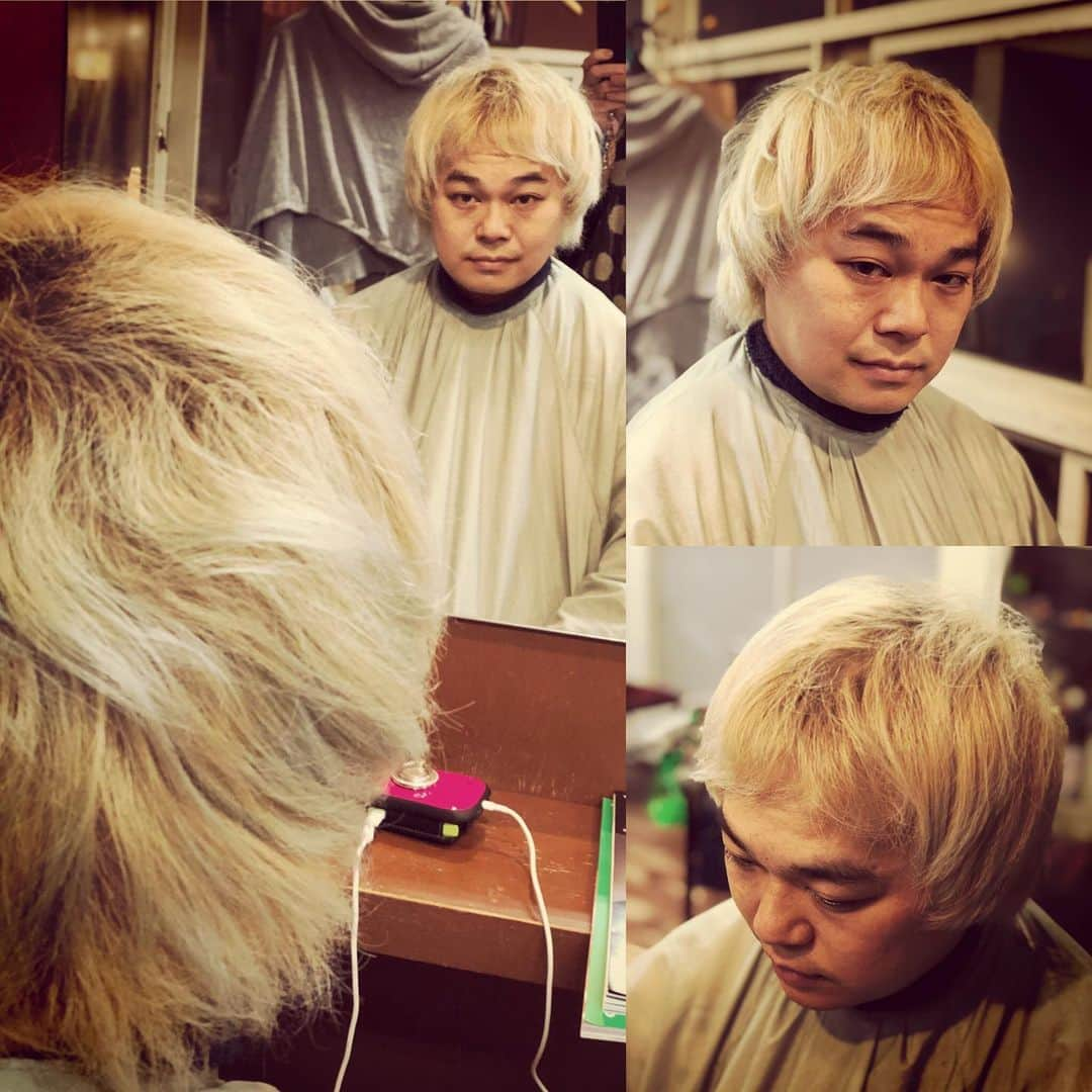 杉本知香さんのインスタグラム写真 - (杉本知香Instagram)「みんなスッキリー✂️⭐︎ 功太、セルフでブリーチしての5ヶ月ぶりの散髪😑 TVの収録があるので小綺麗にしました✂️ ハローの頭頂部✨蛍光灯が写ってる✨ 毎回悪意しかない撮り方でごめん🤪  #中目黒美容室 #カラテカ入江#カラテカ#入江慎也 #川出康介 #中山功太 #てつみち #ハロー植田」5月16日 22時37分 - sugimotoc