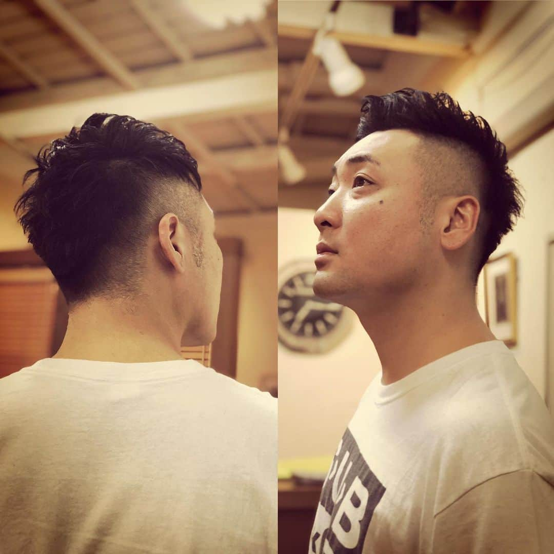 杉本知香さんのインスタグラム写真 - (杉本知香Instagram)「みんなスッキリー✂️⭐︎ 功太、セルフでブリーチしての5ヶ月ぶりの散髪😑 TVの収録があるので小綺麗にしました✂️ ハローの頭頂部✨蛍光灯が写ってる✨ 毎回悪意しかない撮り方でごめん🤪  #中目黒美容室 #カラテカ入江#カラテカ#入江慎也 #川出康介 #中山功太 #てつみち #ハロー植田」5月16日 22時37分 - sugimotoc