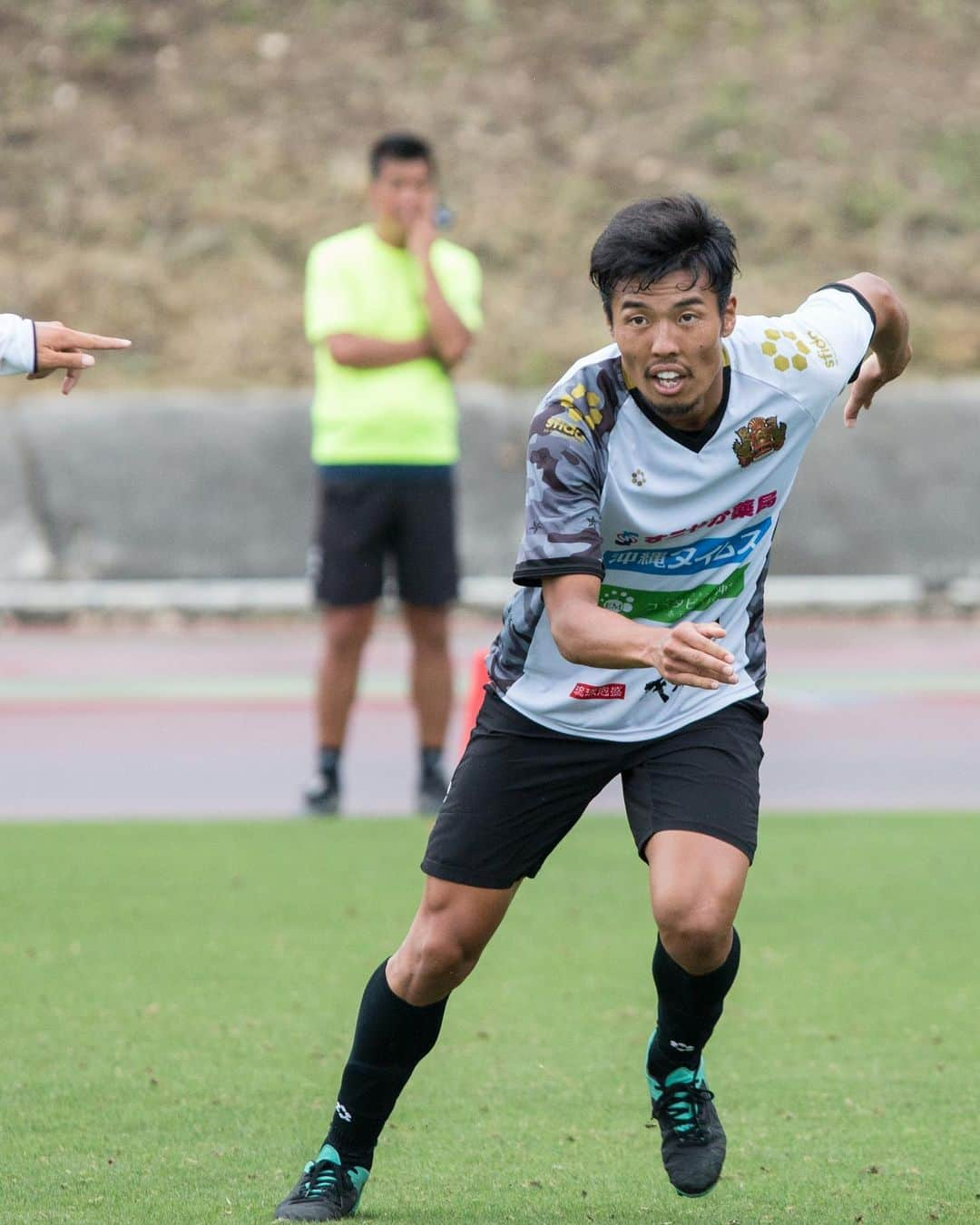 FC琉球さんのインスタグラム写真 - (FC琉球Instagram)「⚽️ 久しぶりに練習風景を... 沖縄は本日梅雨入りしました。 . . #FC琉球」5月16日 22時42分 - fcryukyu