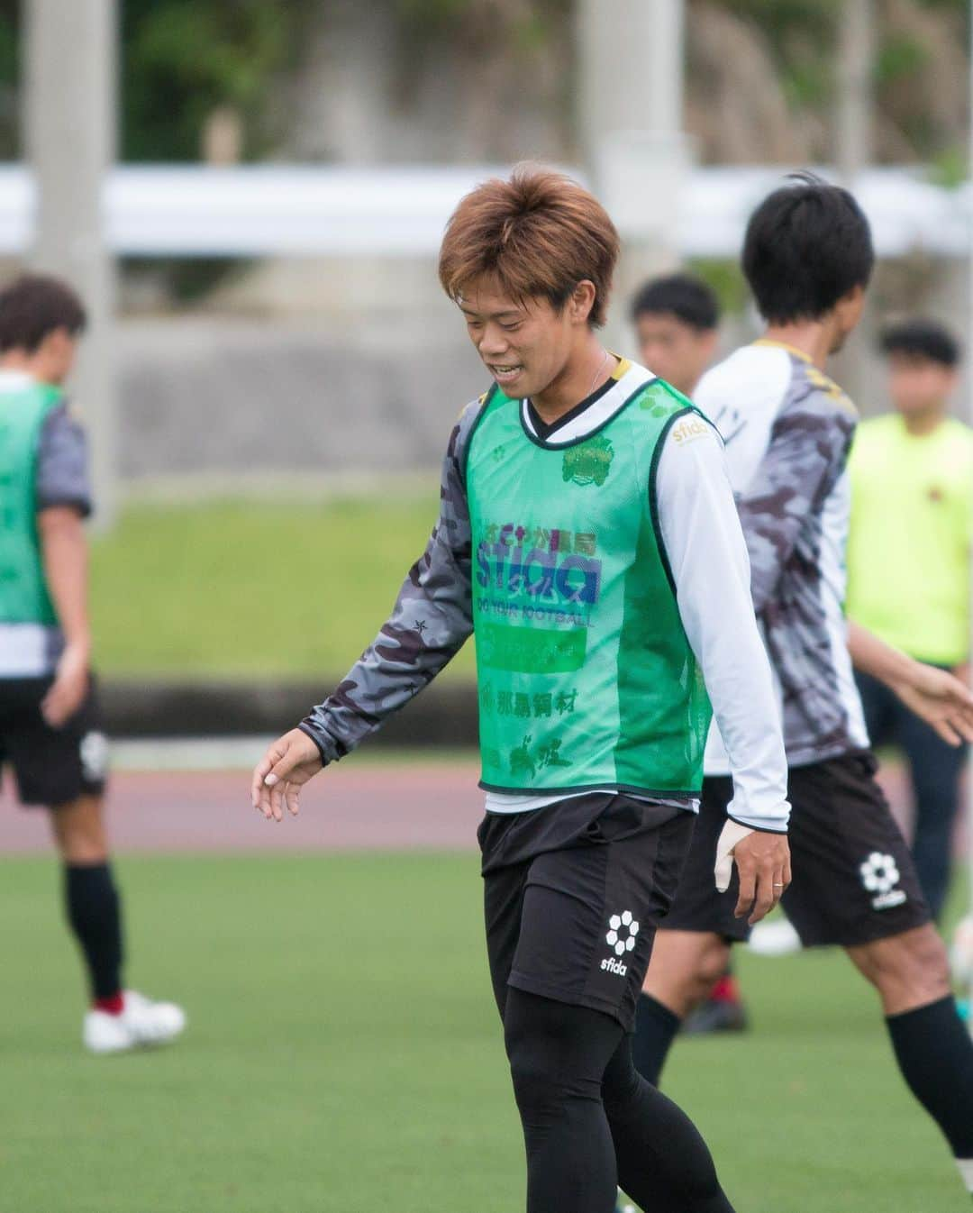 FC琉球さんのインスタグラム写真 - (FC琉球Instagram)「⚽️ 久しぶりに練習風景を... 沖縄は本日梅雨入りしました。 . . #FC琉球」5月16日 22時42分 - fcryukyu