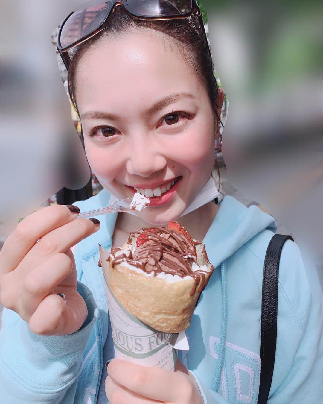 志村玲那さんのインスタグラム写真 - (志村玲那Instagram)「#くれぇぷ食べてる写真だよん🐠🐠 #どやどや」5月16日 22時42分 - rena_shimura