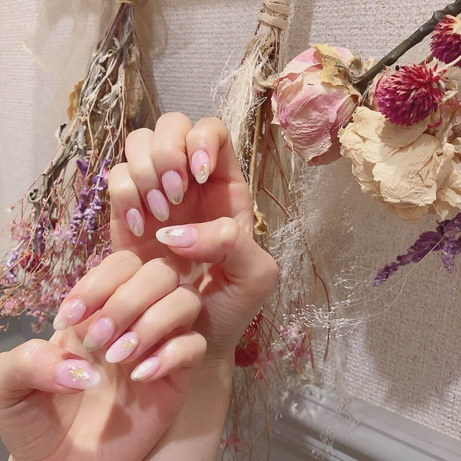 濵松里緒菜さんのインスタグラム写真 - (濵松里緒菜Instagram)「* * * deicy nail&eyelash（@deicy_shibuya）で 今回も彩香さん（@aaaaystaglam）に ネイルをしていただきました💕 * 細かいところまでこだわって ネイルをして下さるので、 毎回の仕上がりに大満足☺️ * 今回は、大人っぽく仕上げていただきました☺︎ * いつも可愛くして下さって ありがとうございます💕 * *  ご予約は @aaaaystaglam さんのDMから承れます♥️ * * #ジェルネイル #ネイル #nail #nails」5月16日 22時50分 - riona_hamamatsu