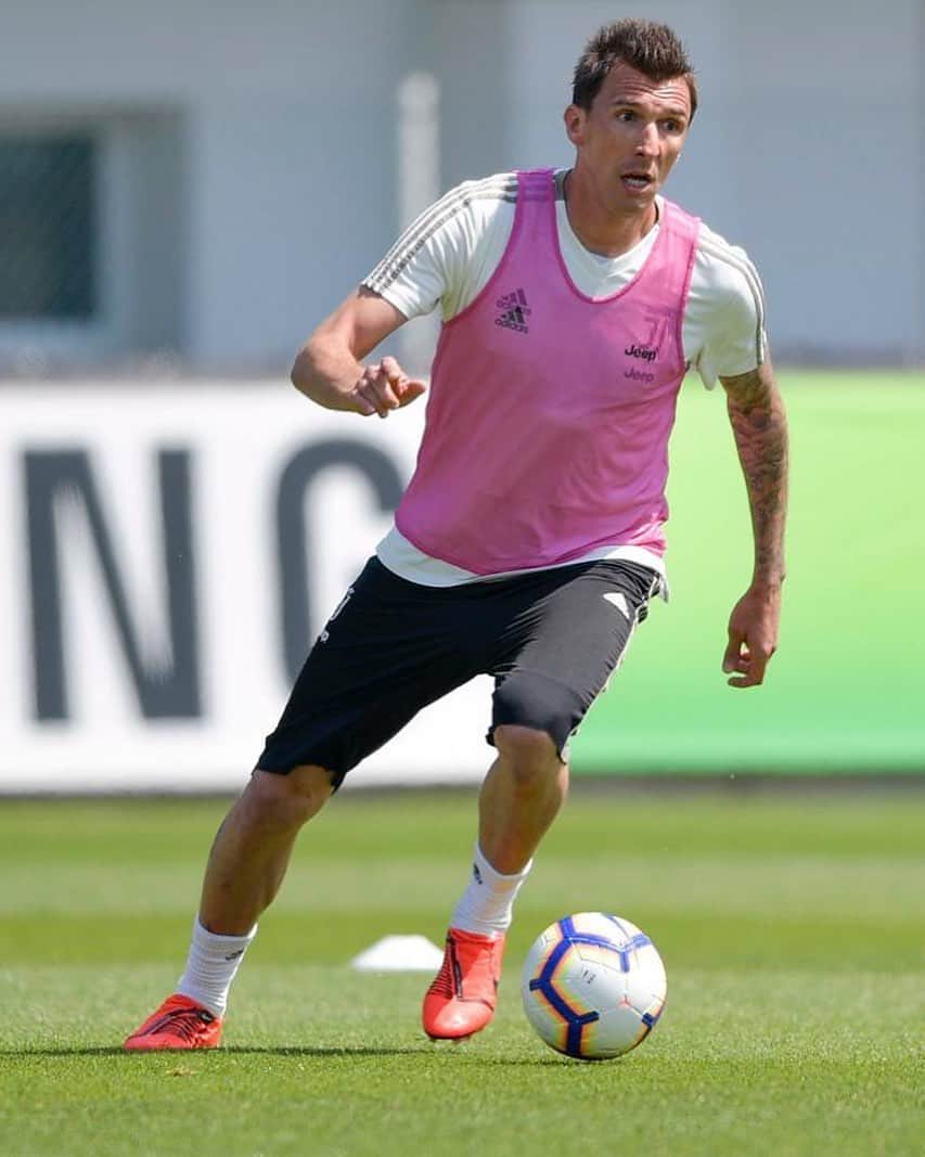 のインスタグラム：「⚪️⚫️ #finoallafine #stepbystep #neverstop #mm17🌪」