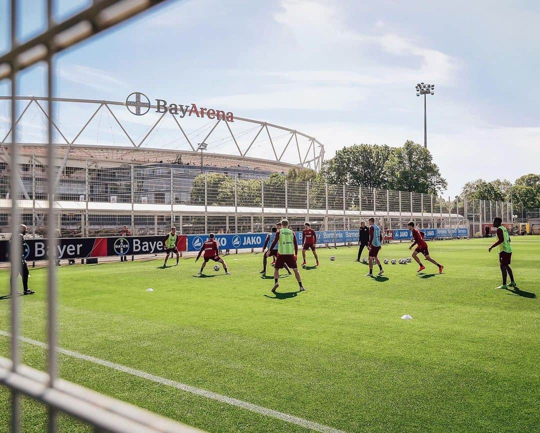 バイエル・レバークーゼンさんのインスタグラム写真 - (バイエル・レバークーゼンInstagram)「Two more days... #StärkeBayer ⚫️🔴💪 🔜 #BSCB04 #Bundesliga #Bayer04 #Werkself」5月16日 23時03分 - bayer04fussball