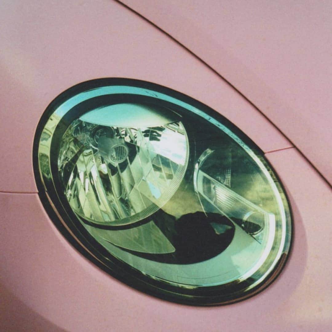 ケリーウェアスラーさんのインスタグラム写真 - (ケリーウェアスラーInstagram)「In the fast lane…crazy for pink and green. #colorstory XK」5月16日 23時04分 - kellywearstler