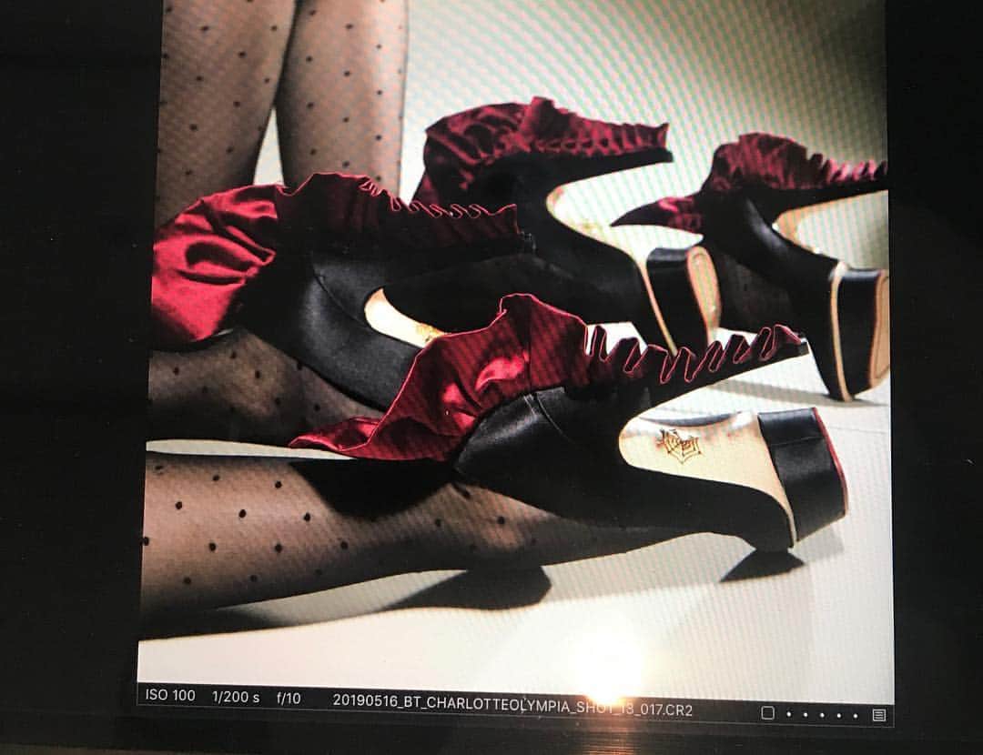 のインスタグラム：「#fall2019 📸 @billaltaright 🦵 @valentinefillolcordier 👠 @charlotteolympiabrand」