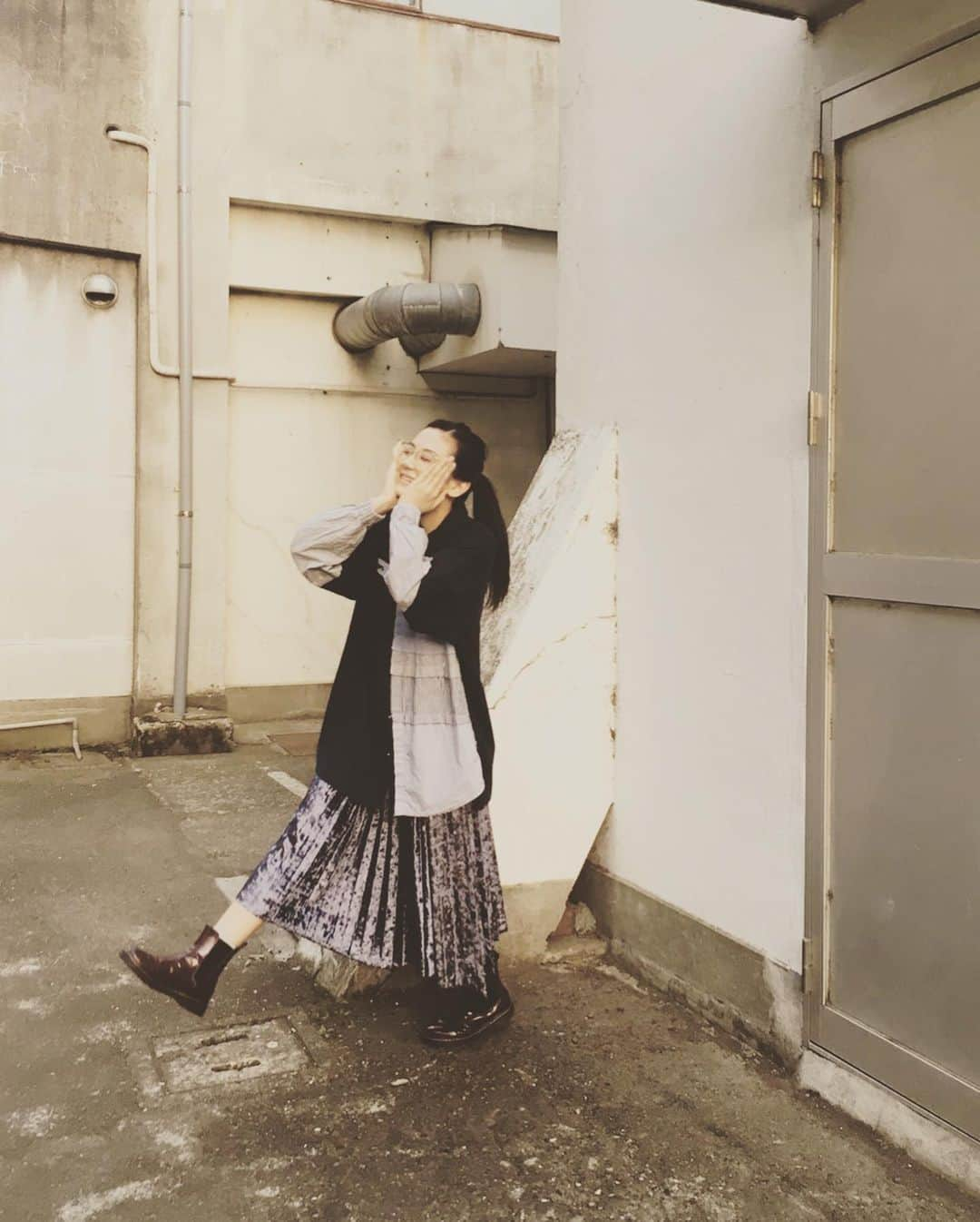 千眼美子さんのインスタグラム写真 - (千眼美子Instagram)「・ 千眼美子💫 ブログ更新しました〜✏️ 良かったらLINE BLOGも覗いてね〜✏︎ 載せた私服。スタジオにて。 おおがかりな撮影や〜。 #古着 #私服 #コーデ」5月16日 22時58分 - yoshiko_sengen