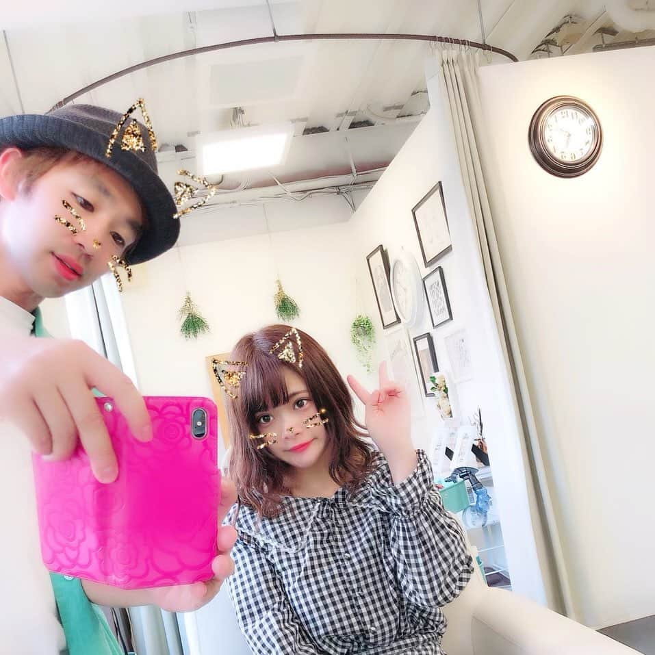 内田琴音のインスタグラム：「#イケてる東名阪 前にspicaさんへ！ 前髪カットトリートメントカラーしてきました！ 松岡さんが夏カラーにしてくれました💓 #newstyle #newhair #haircolor #spica #harajuku #haircut #summer」