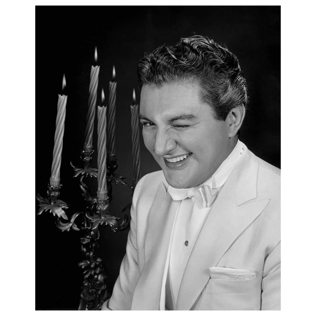 Magnum Photosさんのインスタグラム写真 - (Magnum PhotosInstagram)「American singer and pianist Liberace. 1954. . Liberace was born on this day 100 years ago. . © @philippe_halsman_official/#MagnumPhotos . #onthisday #Liberace #behindthecandelabra」5月16日 23時00分 - magnumphotos