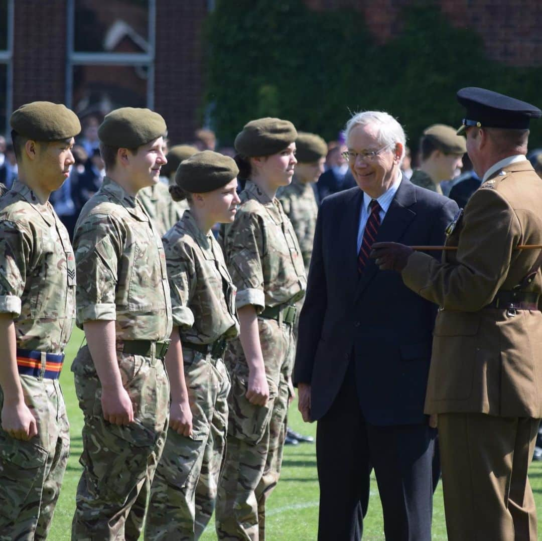 ロイヤル・ファミリーさんのインスタグラム写真 - (ロイヤル・ファミリーInstagram)「The Duke of Gloucester has attended a series of Royal engagements in Bedford – visiting Bedford School, St Mary's Church and Wardown House. At Bedford School, The Duke inspected the Combined Cadet Force contingents from six schools in the local area. The visit marked the centenary of the last royal inspection of the school contingents in 1918 by The Duke’s grandfather King George V. That inspection poignantly commemorated the 470 Old Bedfordians who lost their lives in the World War I. At Wardown House The Duke visited the Museum and met people from the community who have been involved in the re-development of the site, which has been used as a military hospital during WW1. It became a museum in 1931.」5月16日 23時06分 - theroyalfamily