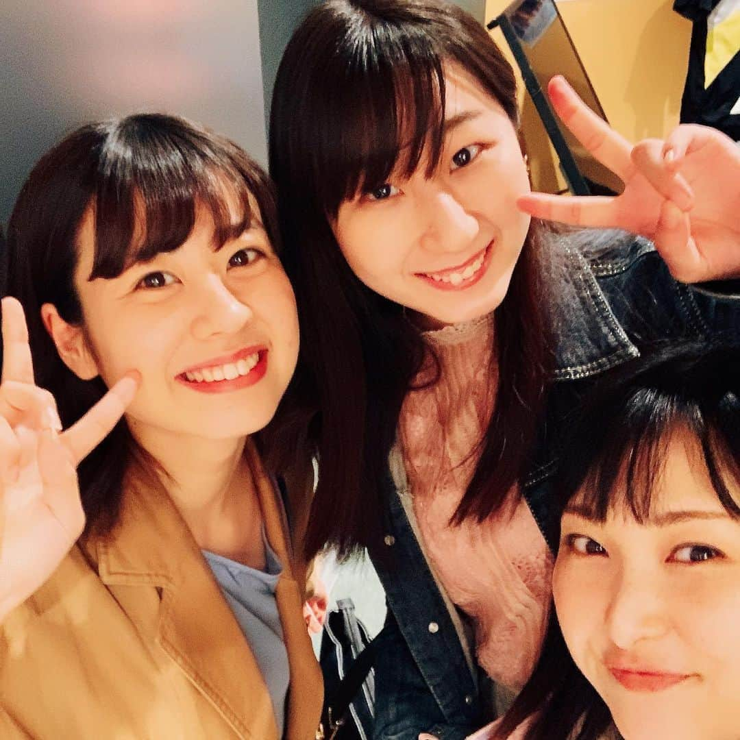 中川朋美さんのインスタグラム写真 - (中川朋美Instagram)「*⋆✈︎*⋆✈︎*⋆✈︎*⋆✈︎*⋆✈︎﻿ ﻿ ﻿ 今宵はあみちゃんとお茶してブラブラして﻿ 楽しい時間過ごしてから﻿ ﻿ ﻿ ﻿ ﻿ ﻿ 池袋HUMAXにて﻿ ﻿ ﻿ ﻿ スカンクランチャー制作ドラマ『TOKYO ARUYO』﻿ の試写会行ってきました‼️﻿ ﻿ ﻿ ﻿ ﻿ 沢山のお客様、そして仲間たちが来てくれて﻿ とても嬉しかったです！！﻿ ﻿ ﻿ ﻿ ﻿ ﻿ 撮影の時に入れ違いだった、さいとう雅子さんとも挨拶できて良かったー😄﻿ ﻿ ﻿ ﻿ ﻿ ﻿ ﻿ ﻿ ﻿ スカンクランチャーすごいな。﻿ ﻿ ﻿ ﻿ ﻿ 色んな役者さん達と出会ってきて﻿ ここまでどんどん実現してく姿って﻿ 見たことない﻿ ﻿ ﻿ ﻿ ﻿ こんな努力家2人と出会えて仕事出来て﻿ 嬉しいよ、すごく﻿ また一緒に出来るように頑張ろ！！！﻿ ﻿ ﻿ ﻿ 髪色も服装も一緒で﻿ 仲良しねーこの2人😄﻿ ﻿ ﻿ ﻿ ﻿ ﻿ ﻿ #スカンクランチャー #試写会 ﻿ ﻿ ﻿ ﻿ ﻿ *⋆✈︎*⋆✈︎*⋆✈︎*⋆✈︎*⋆✈︎」5月16日 23時08分 - 0603tomomi