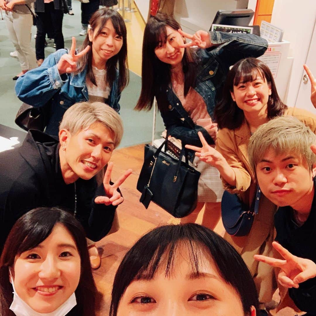 中川朋美さんのインスタグラム写真 - (中川朋美Instagram)「*⋆✈︎*⋆✈︎*⋆✈︎*⋆✈︎*⋆✈︎﻿ ﻿ ﻿ 今宵はあみちゃんとお茶してブラブラして﻿ 楽しい時間過ごしてから﻿ ﻿ ﻿ ﻿ ﻿ ﻿ 池袋HUMAXにて﻿ ﻿ ﻿ ﻿ スカンクランチャー制作ドラマ『TOKYO ARUYO』﻿ の試写会行ってきました‼️﻿ ﻿ ﻿ ﻿ ﻿ 沢山のお客様、そして仲間たちが来てくれて﻿ とても嬉しかったです！！﻿ ﻿ ﻿ ﻿ ﻿ ﻿ 撮影の時に入れ違いだった、さいとう雅子さんとも挨拶できて良かったー😄﻿ ﻿ ﻿ ﻿ ﻿ ﻿ ﻿ ﻿ ﻿ スカンクランチャーすごいな。﻿ ﻿ ﻿ ﻿ ﻿ 色んな役者さん達と出会ってきて﻿ ここまでどんどん実現してく姿って﻿ 見たことない﻿ ﻿ ﻿ ﻿ ﻿ こんな努力家2人と出会えて仕事出来て﻿ 嬉しいよ、すごく﻿ また一緒に出来るように頑張ろ！！！﻿ ﻿ ﻿ ﻿ 髪色も服装も一緒で﻿ 仲良しねーこの2人😄﻿ ﻿ ﻿ ﻿ ﻿ ﻿ ﻿ #スカンクランチャー #試写会 ﻿ ﻿ ﻿ ﻿ ﻿ *⋆✈︎*⋆✈︎*⋆✈︎*⋆✈︎*⋆✈︎」5月16日 23時08分 - 0603tomomi