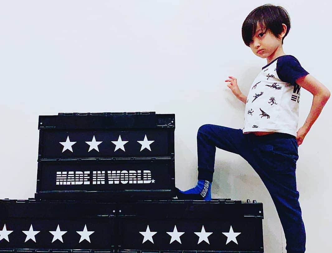 真山景子のインスタグラム：「@madeinworld16 のコンテナBOXは息子のオモチャ入れに。おかけでおうちが片付いたw😊」