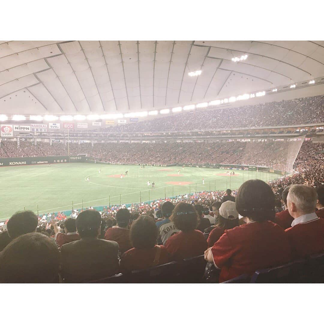 西村志野さんのインスタグラム写真 - (西村志野Instagram)「＊ 仕事終わりできょうも野球⚾️💕 東京ドームの楽天×日本ハム、 見に行ってきましたよー！！！♡ #平沼翔太 選手 プロ初ヒーローインタビュー😭✨ お母様の前で放ったタイムリー、素敵でした！  悔しい試合の翌日の大事なゲーム ナイス勝利ですね！！😆💕 ＊ 元 #NHK札幌 のスポーツキャスターで 春から同じ事務所の #渡邉唯 ちゃんと♡ 一緒に全力で応援できて楽しかったなあ(*^^*)✨ ＊ #lovefighters #rakuteneagles #東京ドーム #野球好き #プロ野球 #野球観戦 #北海道日本ハムファイターズ  #東北楽天ゴールデンイーグルス  #リポーター #アナウンサー #事務所 #後輩  #baseball #⚾」5月16日 23時22分 - shinonishimura_