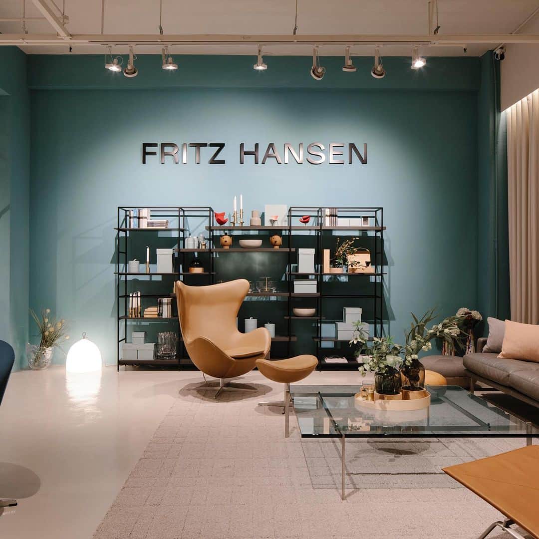 フリッツハンセンさんのインスタグラム写真 - (フリッツハンセンInstagram)「Newly opened FRITZ HANSEN Lounge Singapore @watelier #fritzhansen #fritzhansenlounge」5月16日 23時25分 - fritzhansen