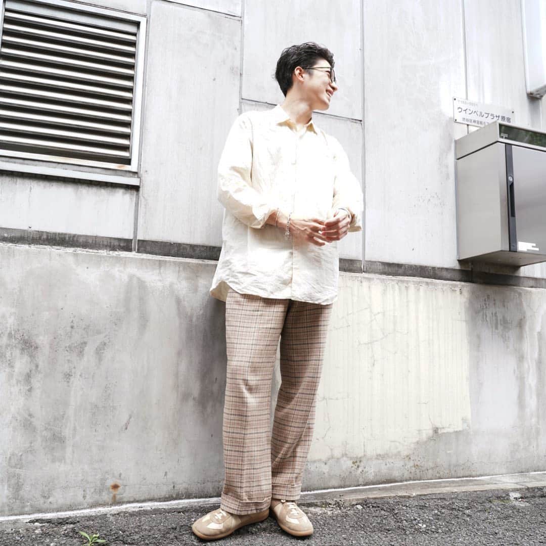 並木一樹さんのインスタグラム写真 - (並木一樹Instagram)「comoliシャツにAURALEEのチェックパンツがいいね🌿🌿 ベージュのワントーン🌿」5月16日 23時29分 - casi_namiki