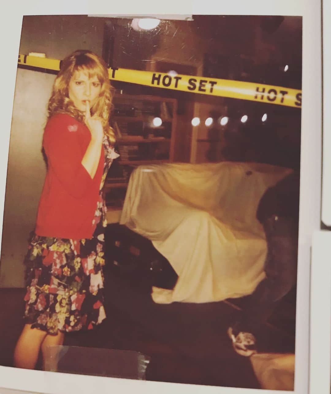 メリッサ・ラウシュのインスタグラム：「Every heart expanding adventure begins with a single step. This was mine for @bigbangtheory_cbs 💛 My first episode. Or my first “step-isode” ~ if you will. The second pic is shortly after I joined the cast (I couldn’t believe I had my very own dressing room)! The friendships and memories that would build from these moments simply overwhelm me. 💛」