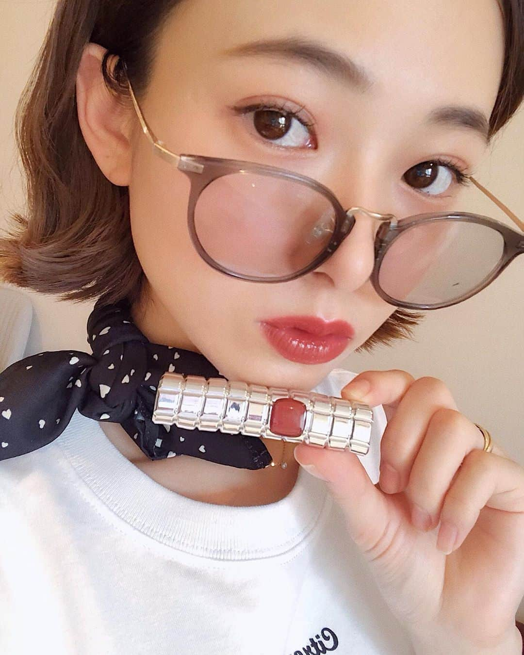 西川瑞希（みずきてぃ）さんのインスタグラム写真 - (西川瑞希（みずきてぃ）Instagram)「最近お気に入りのちゅるちゅる、うるうるリップカラー💄 @lorealparis #ロレアルパリ  #シャインオンリップ #932 . カジュアルにも女っぽくしたい日にも選びたくなる色// . #makeup #lip #mizukitotalbeauty #リップ #ツヤ #リップメイク」5月16日 23時37分 - mizuki_nishikawa_