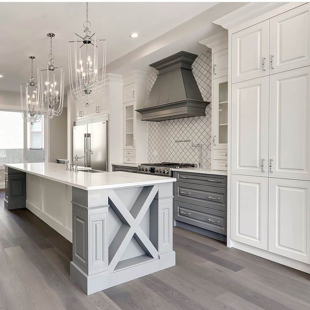さんのインスタグラム写真 - (Instagram)「Yay or Nay to a white and gray combo in the kitchen? Gorgeous! By @urbanindigohomes」5月16日 23時40分 - inspire_me_home_decor