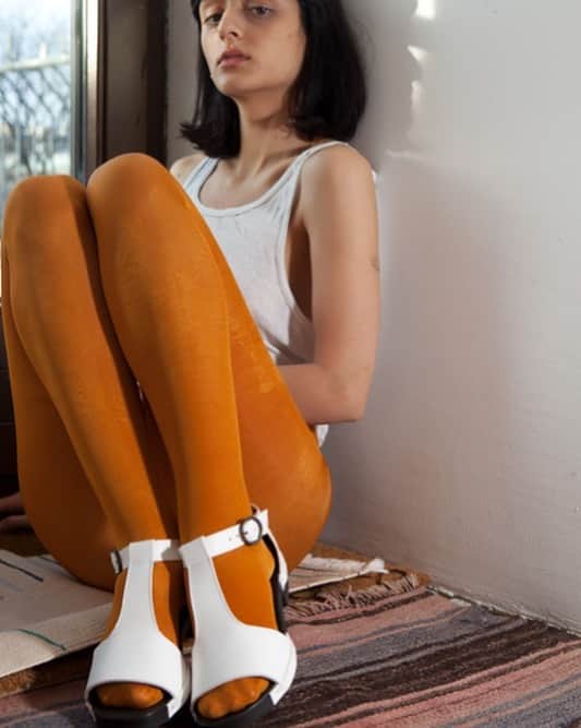 のインスタグラム：「👀 at @sofieroyer in her Ida special T-bars.  now free EU shipping till Mon 20th of May; applying code: MAYSIXTEEN ~ linkinbio ~ #rosamosa #ida #tbar #contrast #blackandwhite #whiteandblack #coolsandals #indiefashion #whitesandals ~ @yasminahaddad  @rike_hemedinger_  @sofieroyer  @castingbuerowien」