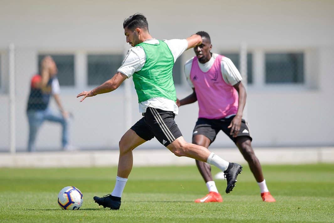 エムレ・カンのインスタグラム：「Always working hard to make ourselves and each other better! 💪🏼 #EC23 #iCan #WeCan #ForzaJuve」