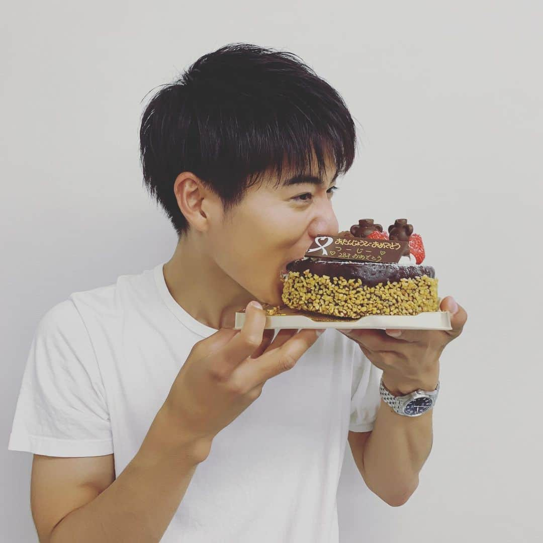 BOYS AND MENさんのインスタグラム写真 - (BOYS AND MENInstagram)「辻本達規28歳バースデーイベント(少し早めの)ありがとうございました‼️‼️ ケーキも美味しく豪快に食べました😊😊 #ボイメン #辻本達規 #28歳  #本当は明日 #5月17日」5月16日 23時51分 - boysandmen_official