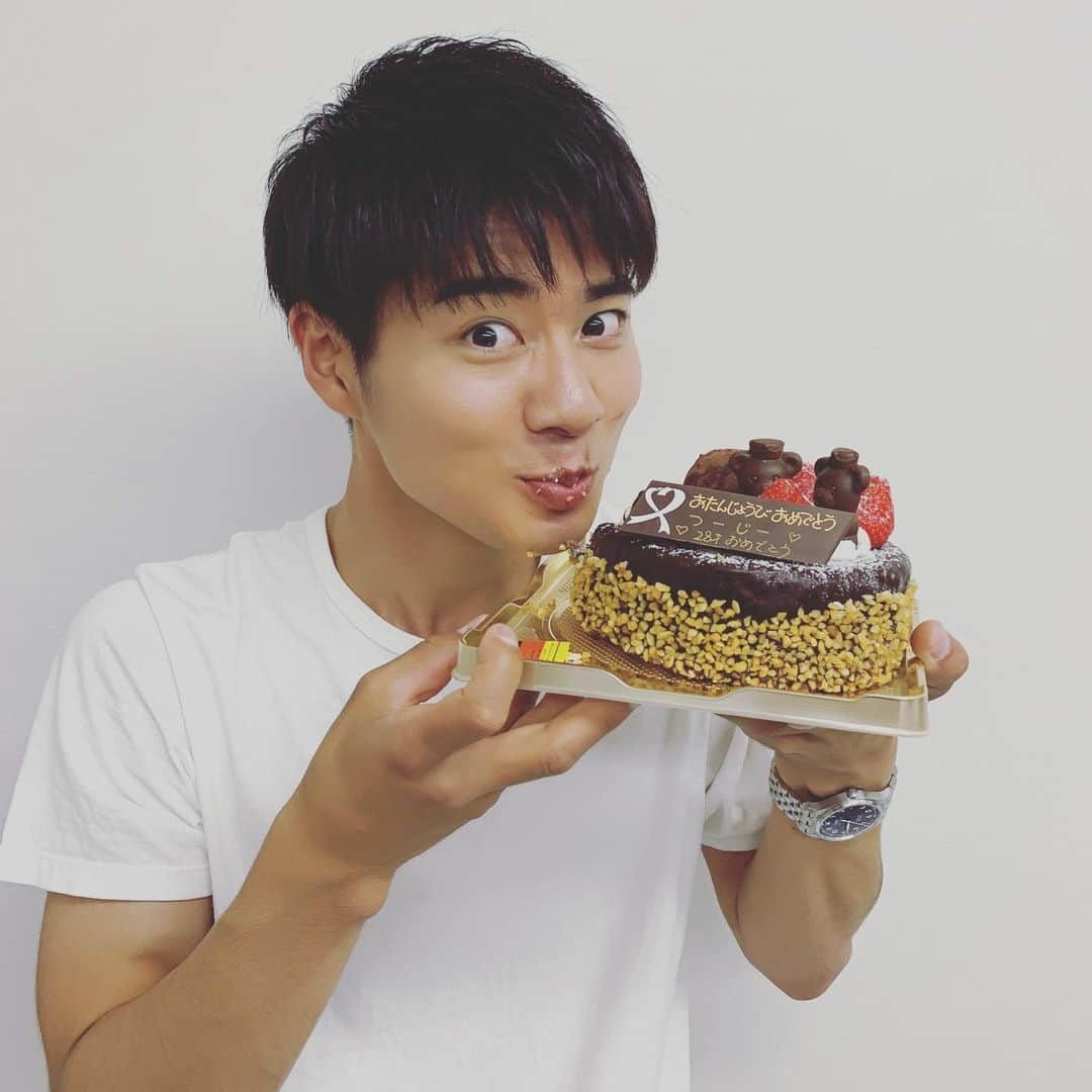 BOYS AND MENさんのインスタグラム写真 - (BOYS AND MENInstagram)「辻本達規28歳バースデーイベント(少し早めの)ありがとうございました‼️‼️ ケーキも美味しく豪快に食べました😊😊 #ボイメン #辻本達規 #28歳  #本当は明日 #5月17日」5月16日 23時51分 - boysandmen_official