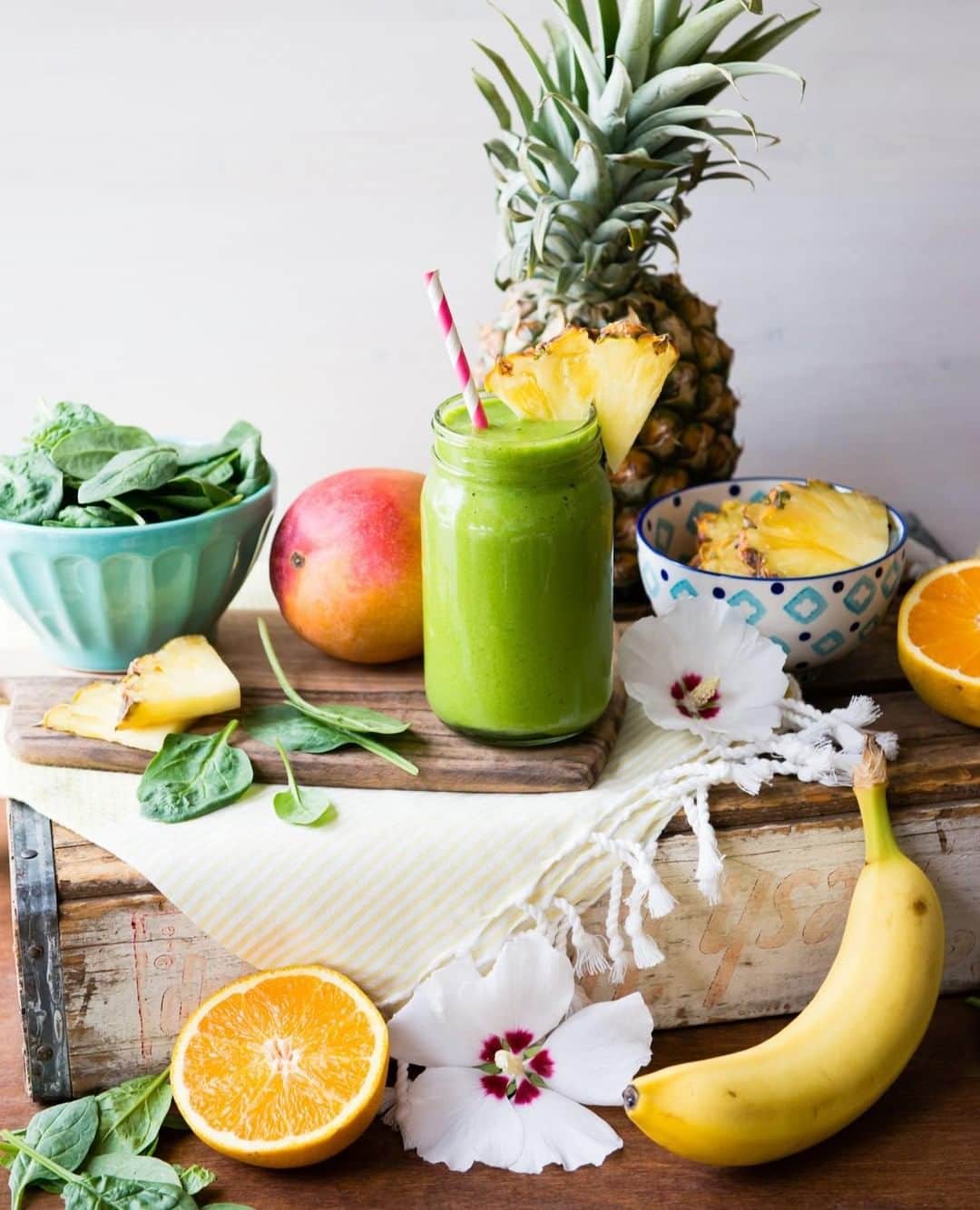 Simple Green Smoothiesさんのインスタグラム写真 - (Simple Green SmoothiesInstagram)「NEED AN ESCAPE? 🌴 Warmer temperatures are around the corner, even if it doesn't feel like it some days. So until then, I'll be sippin' on this TROPICAL SMOOTHIE + dreamin' of summer days. ☀⠀ .⠀ Get the full recipe when you click our #linkinbio! Then let me know what your DREAM warm weather escape would be? For me, I'm thinking Tulum, Mexico! ⠀ .⠀ #greensmoothie #tropical #plantbased」5月17日 0時06分 - simplegreensmoothies