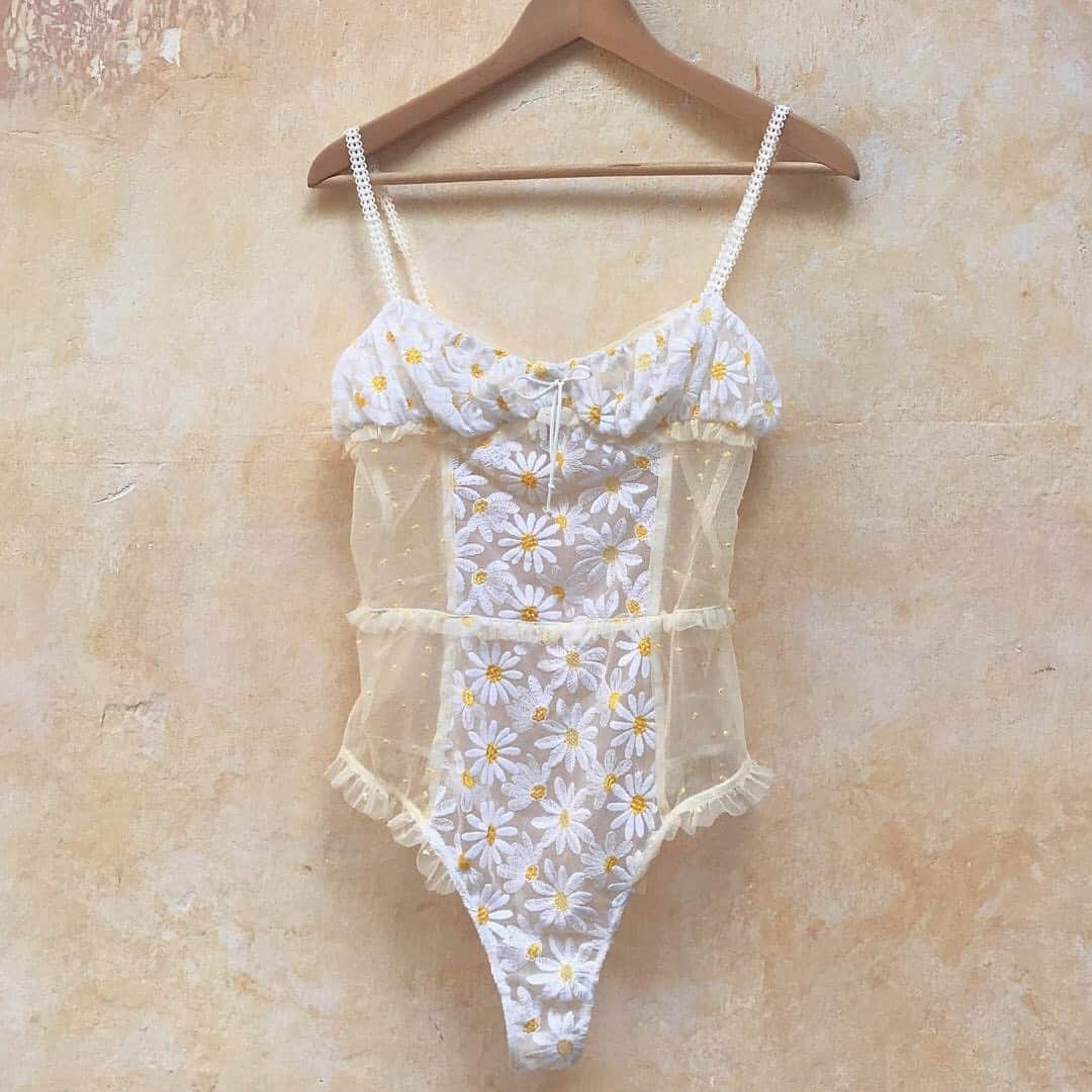 For Love & Lemonsさんのインスタグラム写真 - (For Love & LemonsInstagram)「Fresh as a daisy | The Sugar Plum Bodysuit」5月17日 0時06分 - forloveandlemons