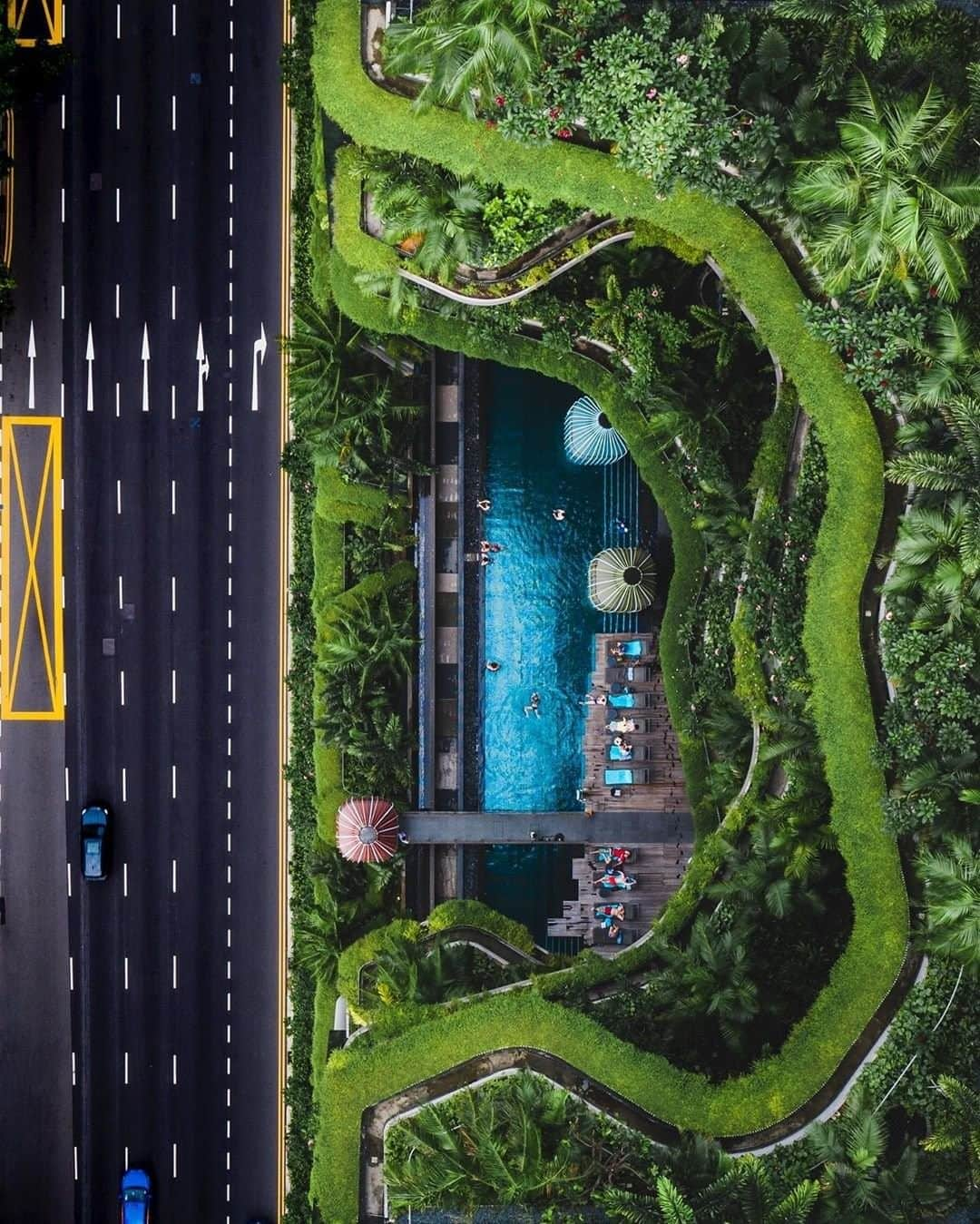 Travel + Leisureさんのインスタグラム写真 - (Travel + LeisureInstagram)「The Park Royal showcases chic sustainable design. Get our definitive guide to Singapore at the link in bio! 📷@seeshots」5月17日 0時15分 - travelandleisure