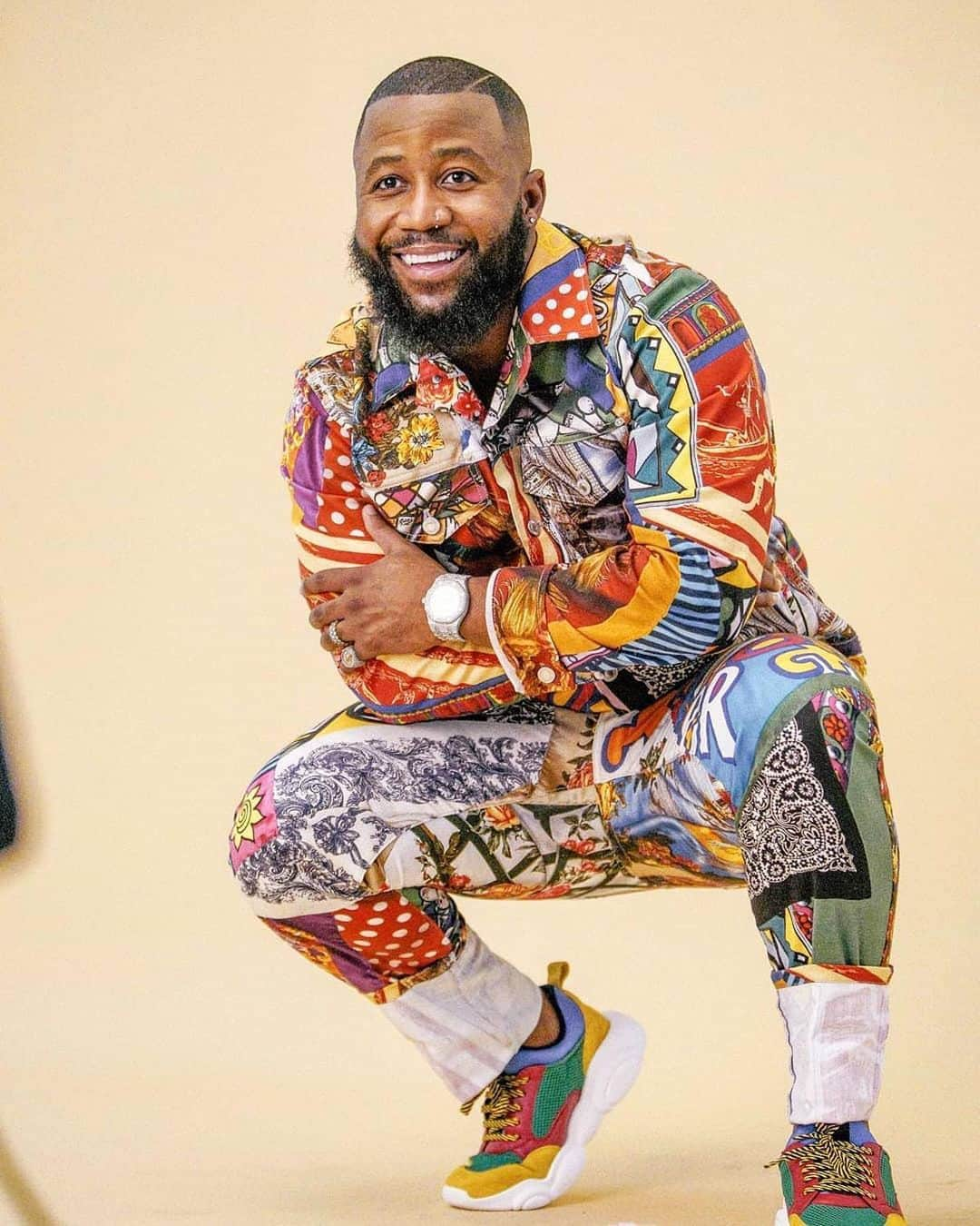 Moschinoさんのインスタグラム写真 - (MoschinoInstagram)「#Repost @gqsouthafrica ・・・ Looking at the weekend like 😎 @casspernyovest Styling by @rustybeukes and @tarryno  Grooming by @dreythemakeupartist  #GQxCassper #cirocxmoschino #cirocyourworld @cirocvodka #ad」5月17日 0時15分 - moschino